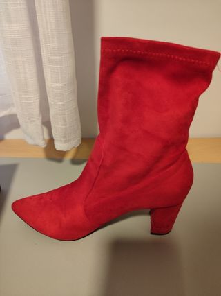 Botines rojos de tacón