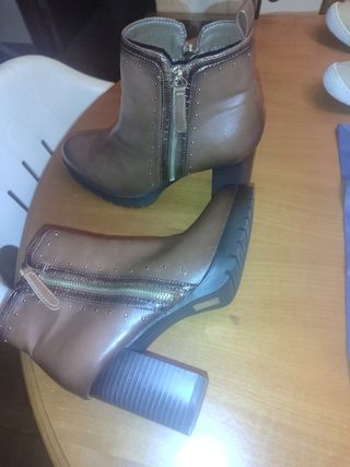 Urge vents
 Botines de piel marrones más regalo 
