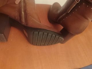 Urge vents
 Botines de piel marrones más regalo 
