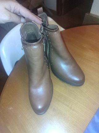 Urge vents
 Botines de piel marrones más regalo 
