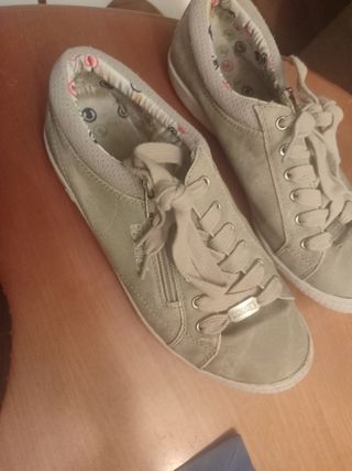 Urge vents
 Botines de piel marrones más regalo 
