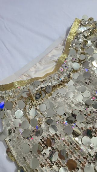 Falda corta lentejuelas doradas