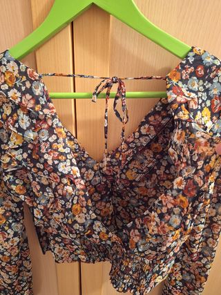 Crop top volantes estampado espalda abierta ZARA