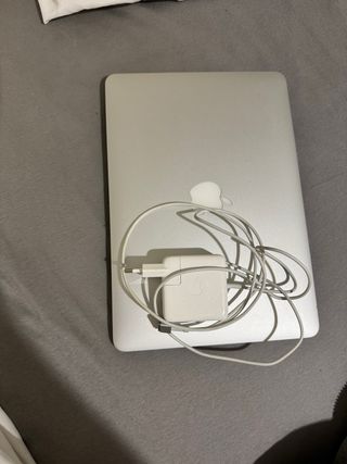 MacBook pro 2015 256GB 16GB RAM Core i5 + Cargador