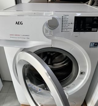 LAVADORA AEG DE 8 KILOS 
