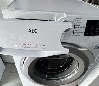 LAVADORA AEG DE 8 KILOS 
