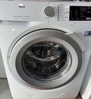 LAVADORA AEG DE 8 KILOS 

