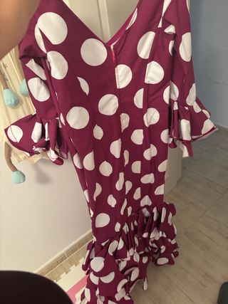 Traje de flamenca lunares morado y blanco 
