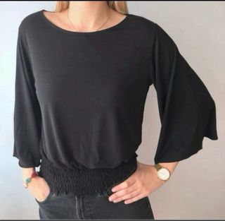 Blusa negra manga acampanada talla M
