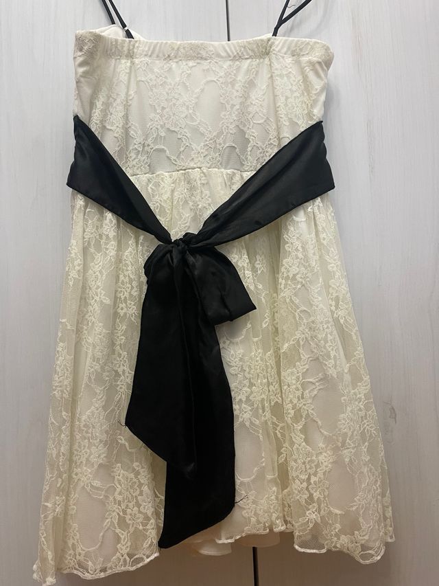 Vestido palabra de honor encaje FÓRMULA JOVEN