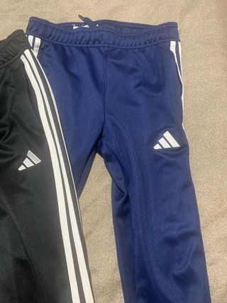 2 Pantalón chándal niño Adidas negro y azul.
