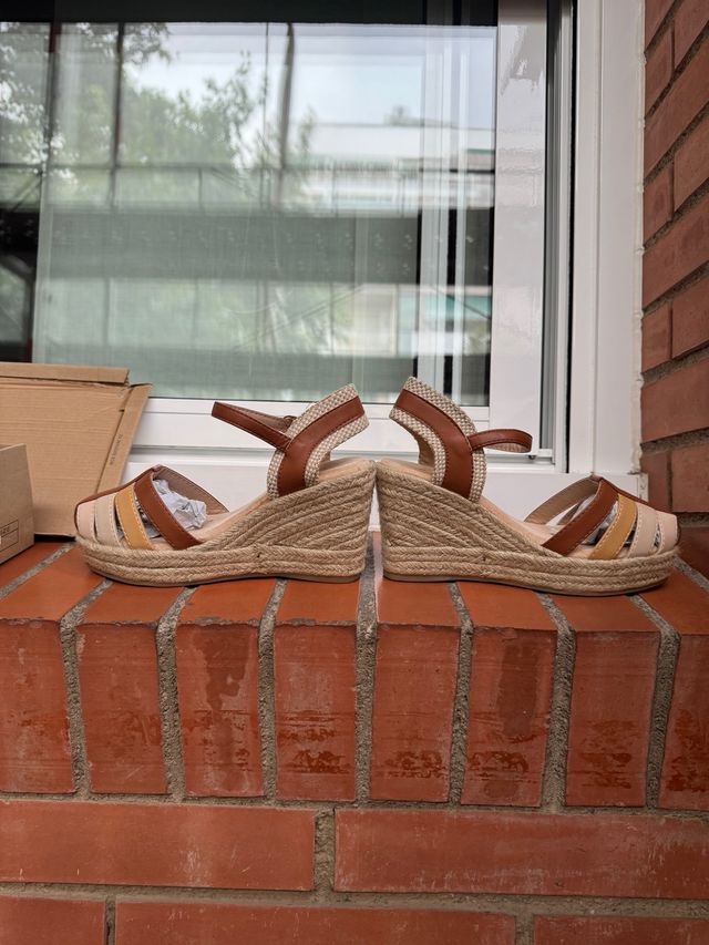 Cuñas de esparto mujer beige y marrón