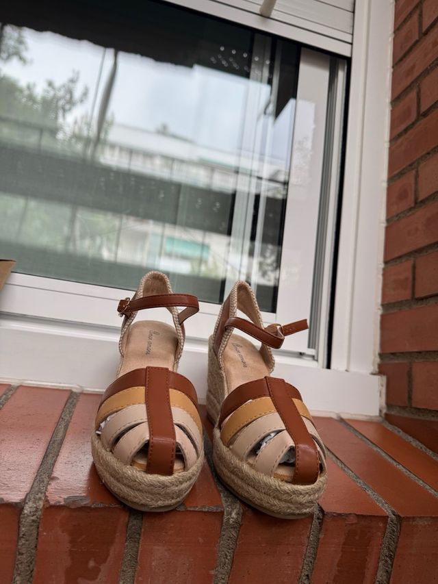 Cuñas de esparto mujer beige y marrón