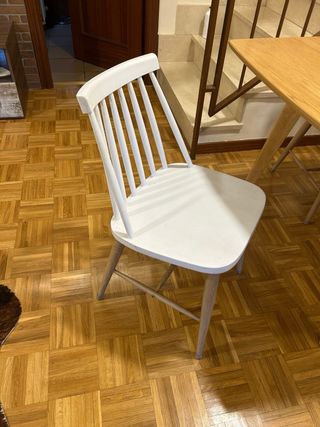 Mesa de comedor y 4 sillas