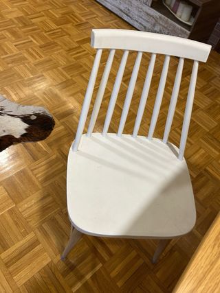 Mesa de comedor y 4 sillas