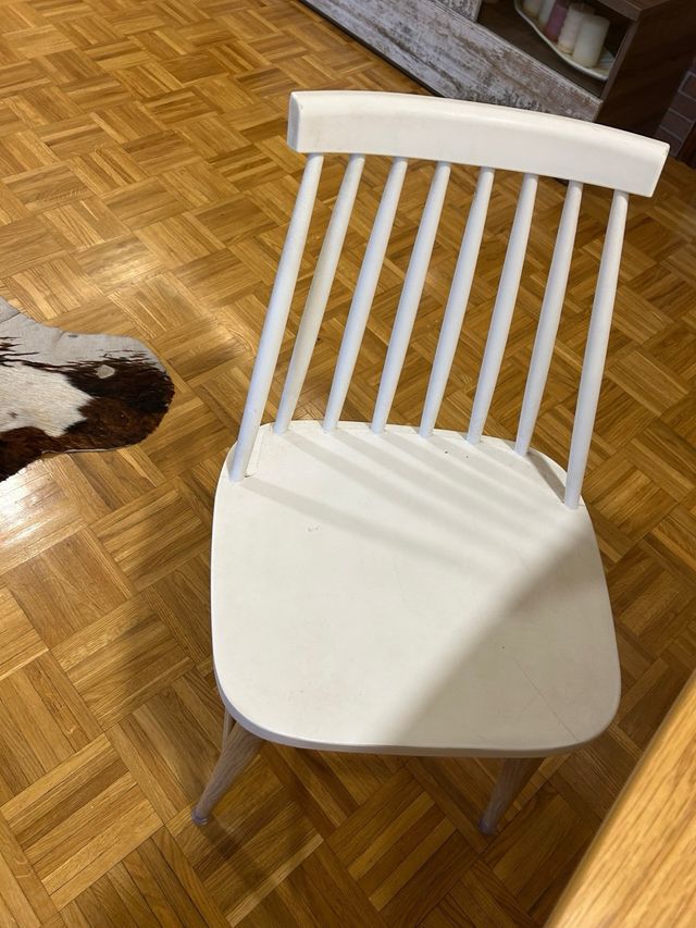 Mesa de comedor y 4 sillas