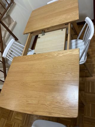 Mesa de comedor y 4 sillas