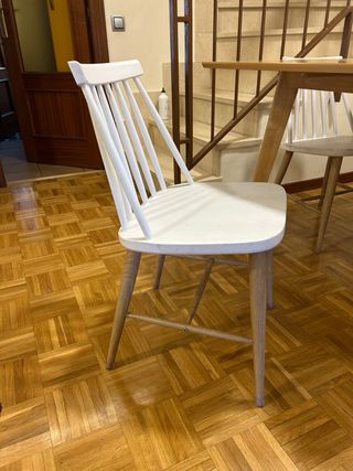 Mesa de comedor y 4 sillas