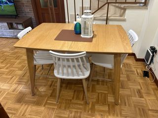 Mesa de comedor y 4 sillas