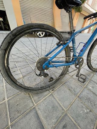Bicicleta azul para niño