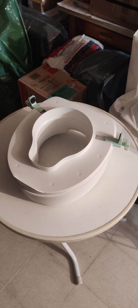 Elevador de WC con fijaciones – ortopédico