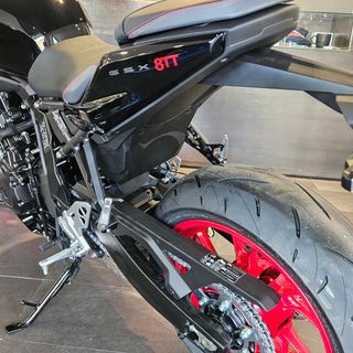 NUEVA SUZUKI GSX 8TT