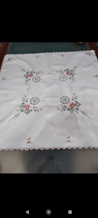 Centrotavola quadrato vintage ricamato