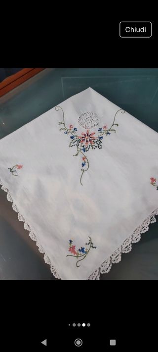 Centrotavola quadrato vintage ricamato