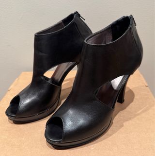 Zapatos peep-toe ‘Sisley’