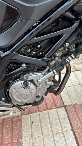 Suzuki Gladius 650 2015 Negra