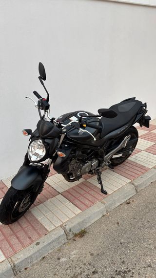 Suzuki Gladius 650 2015 Negra
