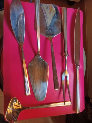 CUBERTERÍA DE SERVICIO DE MESA 