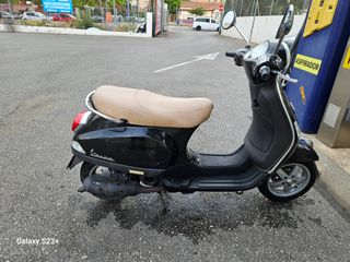 Vespa 50cc Negra
27.000klm