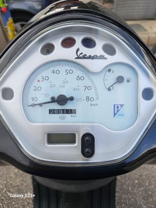 Vespa 50cc Negra
27.000klm