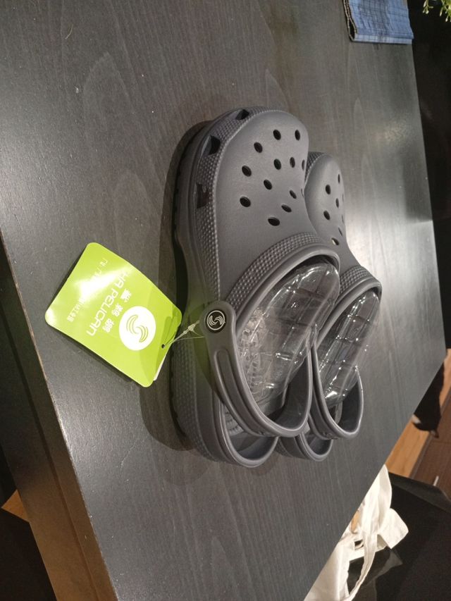 Zuecos Pelican Azules.