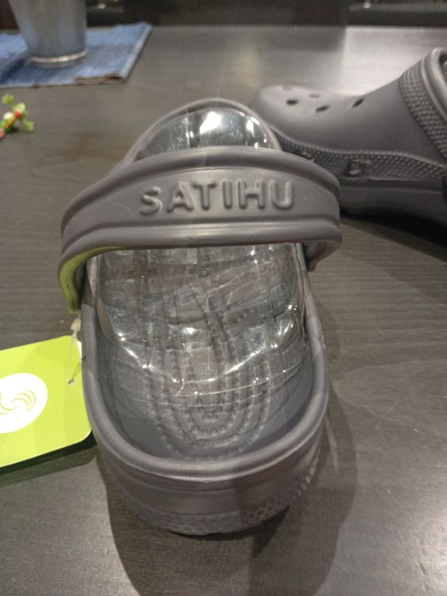 Zuecos Pelican Azules.