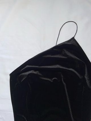 Vestido corto negro de terciopelo