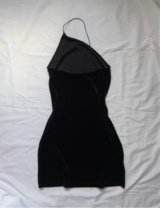 Vestido corto negro de terciopelo