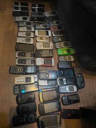 Lote móviles vintage Nokia 53 unidades.