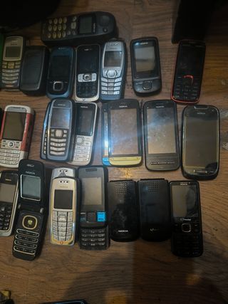Lote móviles vintage Nokia 53 unidades.
