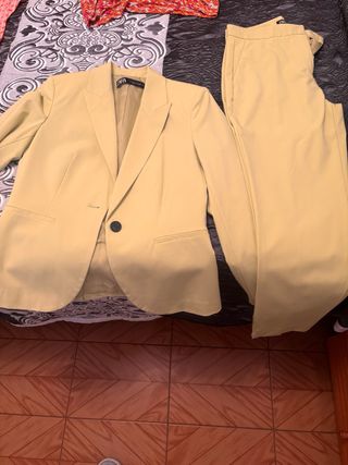 Traje chaqueta Zara amarillo mujer