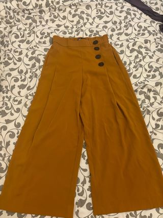 Pantalón culotte Zara naranja botones