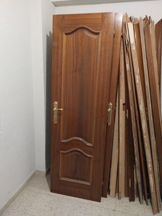 PUERTAS DE NOGAL