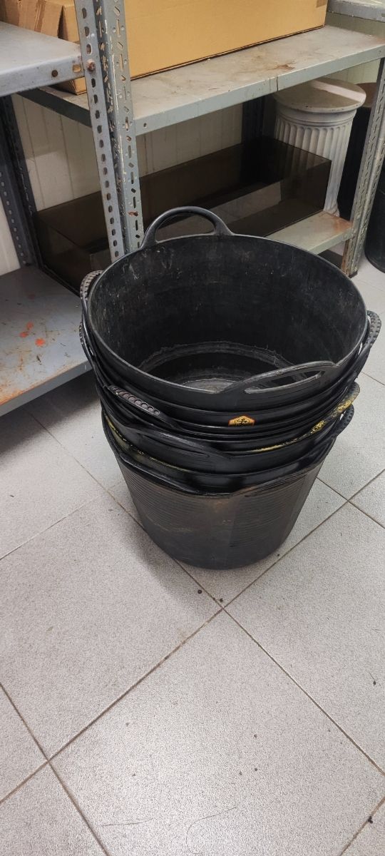 Capazos de obra negros