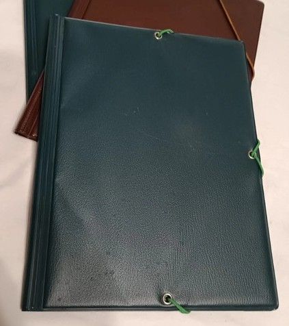 Lote 2 Carpetas Duras Tamaño 4o con Gomas (Verdes)