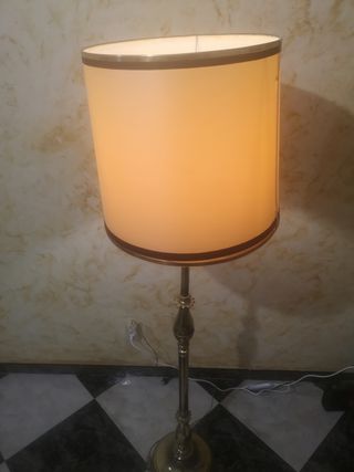 Lámpara de pie vintage dorada