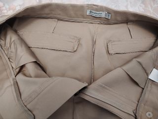 Pantalón beige ajustado