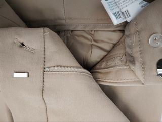Pantalón beige ajustado