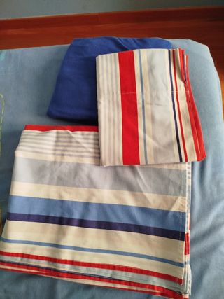 Set lenzuola blu e rosse da 90 cm