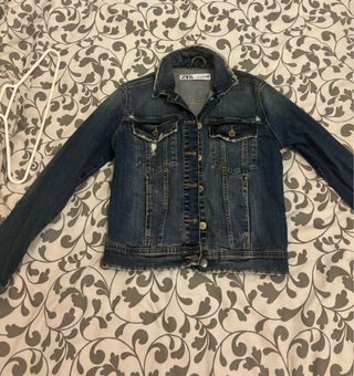 Cazadora vaquera Zara desgastada